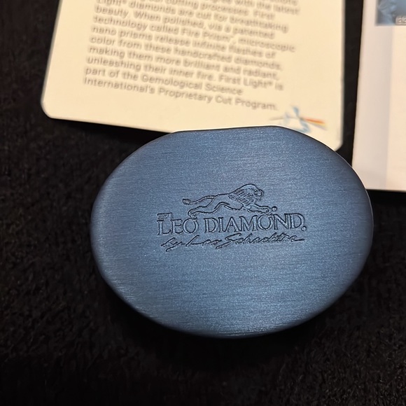 The Leo First Light bridal set is a Certified Diamond. - Picture 3 of 3